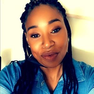 Meet your Posher, Evette